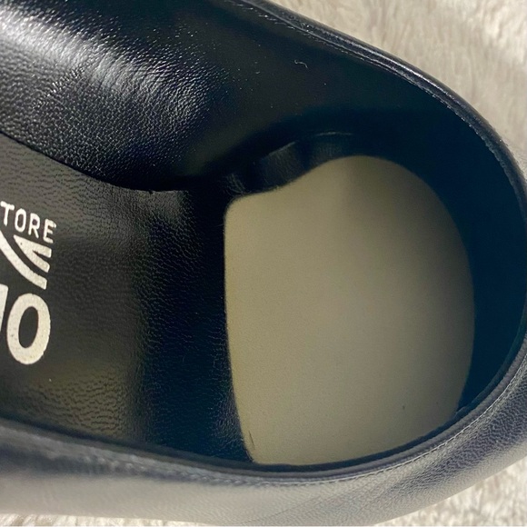 Salvatore Ferragamo Black Leather Kitten Heels Women’s Size 8.5B - Picture 10 of 12